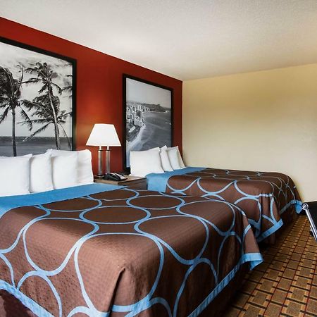Super 8 By Wyndham Chester/Richmond Area Esterno foto