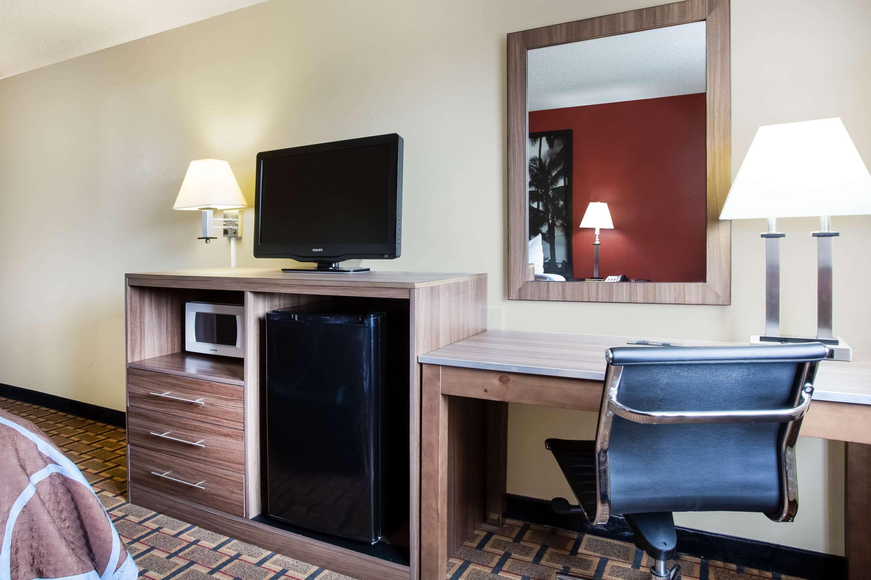 Super 8 By Wyndham Chester/Richmond Area Esterno foto