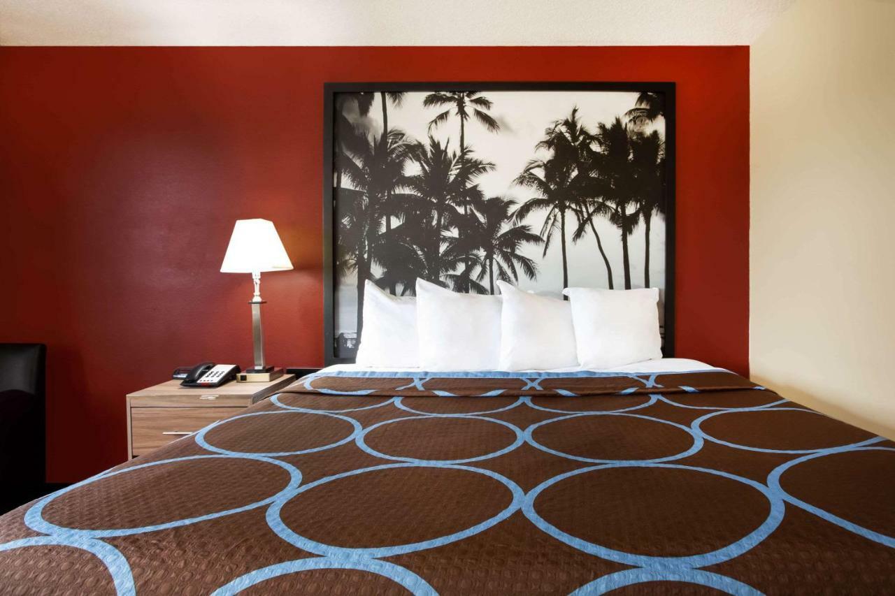 Super 8 By Wyndham Chester/Richmond Area Esterno foto